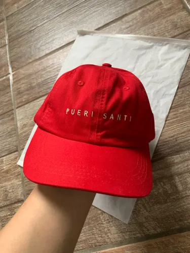 Boné Pueri Santi Vermelho