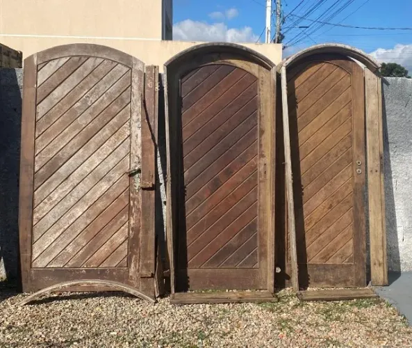 3 Portas em Arco de Madeira de Lei Nobre Maciça - Usadas