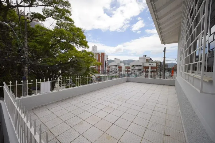 Casa de 231m² com 3 quartos na Agronômica