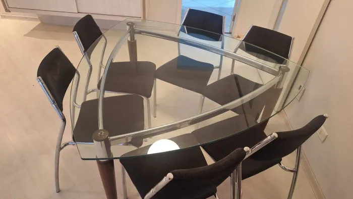 Mesa de jantar com 6 cadeiras - ótimo estado