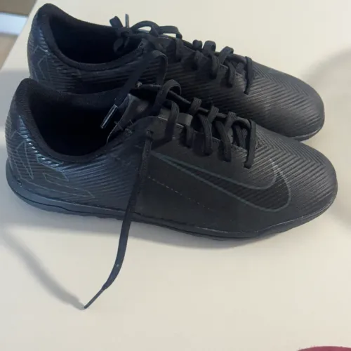 Nike: Chuteira Nike Mercurial Infantil Preta Nº 35
