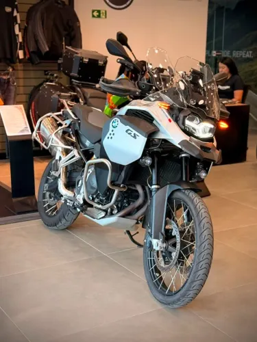 BMW F 900 GS Adventure Plus 2025 / COM APENAS 4.830km RODADOS
