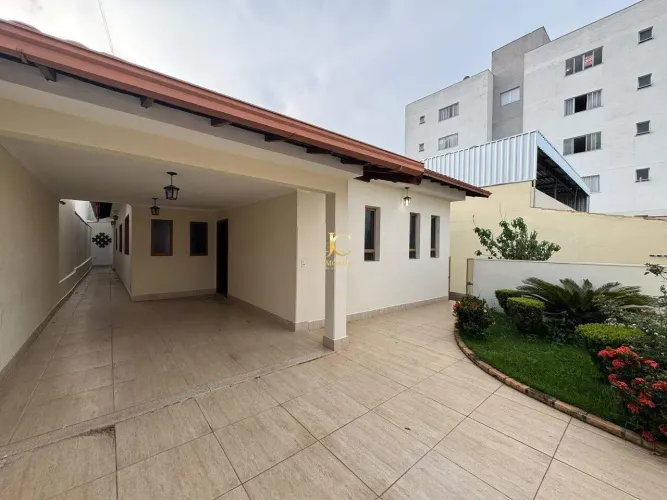 Casa residencial à venda no Bairro Nações, em Divinópolis/MG