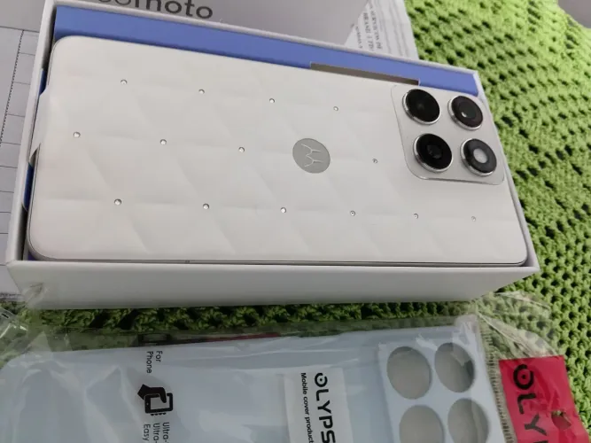 Vendo MOTOROLA EDGE 70 5G 12/512 Garantia 1 ano Versão SWAROVSKI