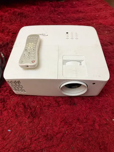 Projetor Optoma  4k UHD  38x +tela retrátil  + cabo hdmi 10 mts