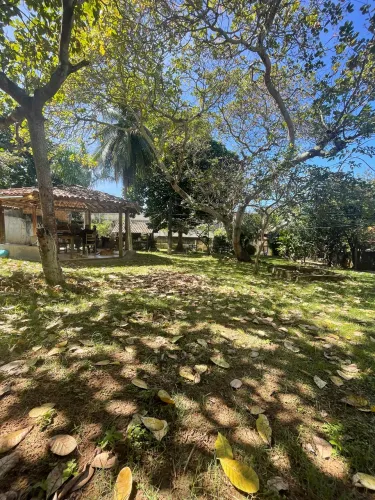 VENDO um terreno de 2000m2 em Lauro de Freitas, casa 2/4, árvores Frutíferas, Garagem, Nas