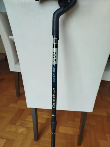 pau de caminhada Quechua<br>R$ 150,00