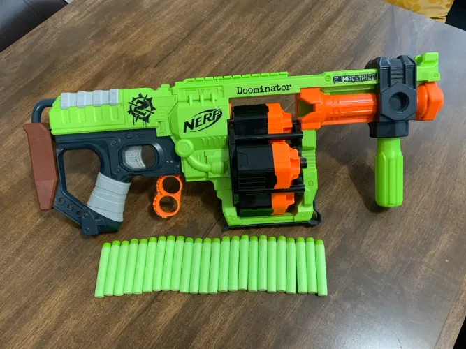 Nerf Dominator Zombie Strike