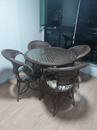 Conjunto de mesa e Cadeiras para varanda