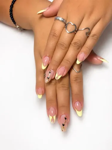 Trabalho como manicure pedicure e atendo no conforto do seu lar.