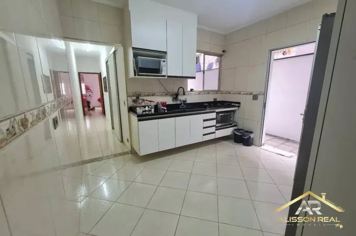 Casa à venda com 190m²| 2 quartos | 2 vagas no Santo Antônio em Osasco/SP