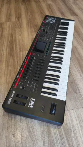 Roland Fantom 06 impecável