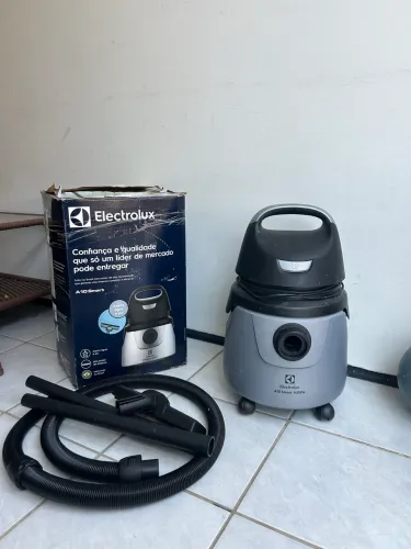 Aspirador de pó Eletrolux que suga água