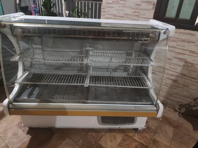 Balcão expositor para bolos refrigerado
