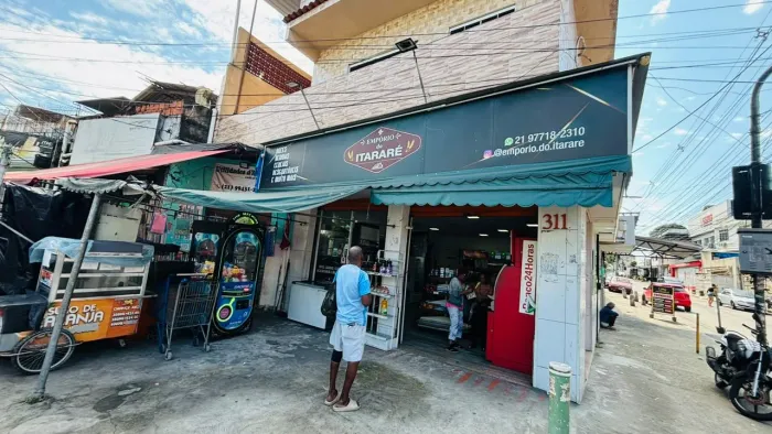 PASSO PONTO - loja em ramos, de frente para o ponto de ônibus da grota
