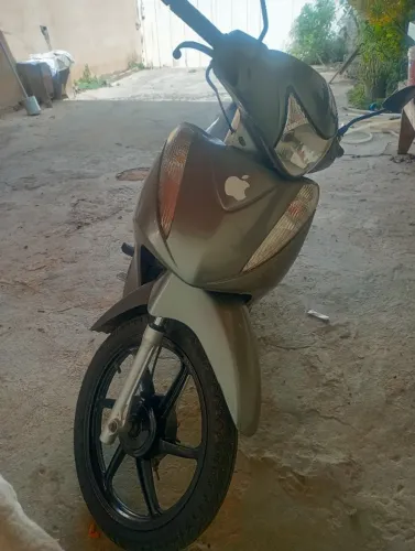 Vende se biz ano 2012 completa , roda de liga ,pneus novos ,doc ok