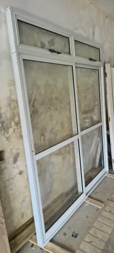 Porta de Correr em Alumínio com Vitrô/1,97×2,33