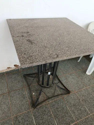 Mesa de pedra Quadrada