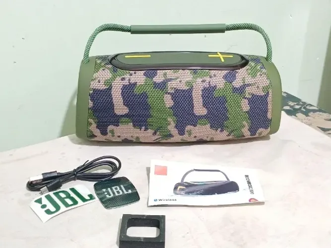 Caixa de som Bluetooth portátil com som potente e graves fortes + LED colorido estilo bala