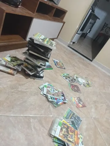 55 jogos do xbox 360, 5 jogos de Kinect, 6 tipos de fifas tem vários call of duth e mais.