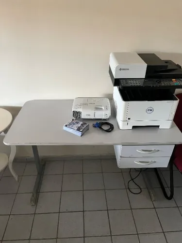 Vende-se mesa de professor
