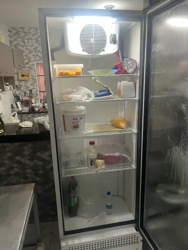 VENDO URGENTE  FREEZER IMBERA 370 LITROS