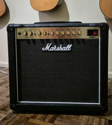 Amplificador Valvulado de guitarra Marshall dsl 20
