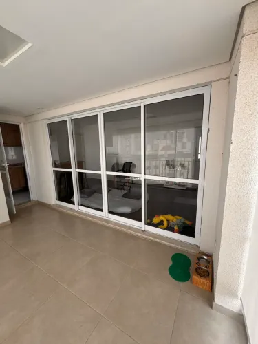 Porta de Sacada em Alumínio Branco com Vidro - 4 Folhas