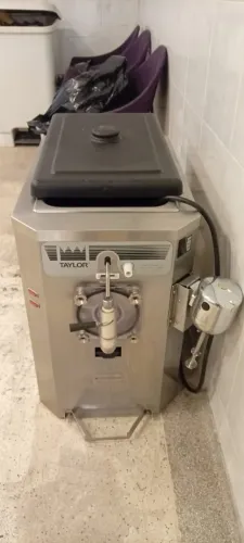Maquina de Shake/Açaí/Frozen - Taylor Co., 430 + Spinner acoplado