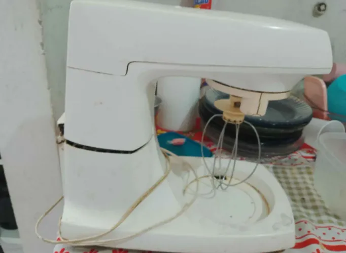 Vendo batedeira da marca Arno