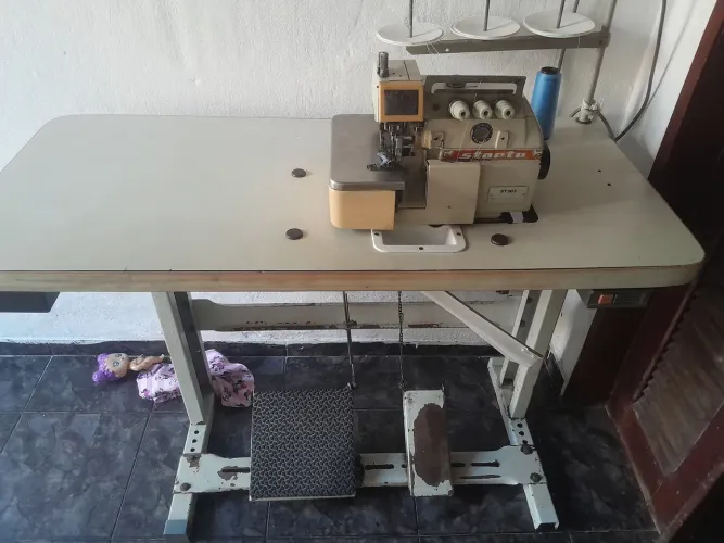 Máquina overlock