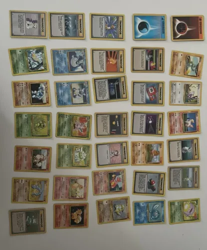 35 Cartas Pokémon diferentes do Base Set ( 1/3 do set ) do anos 2000