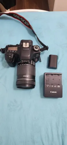 Câmera fotográfica Canon 80D + Lente 18-135mm + Bateria + Carregador 