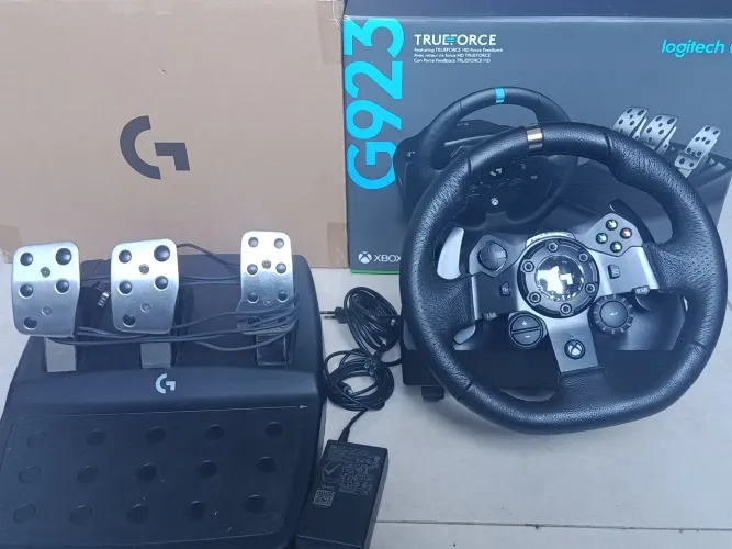 Volante Logitech G923 para Xbox e PC
