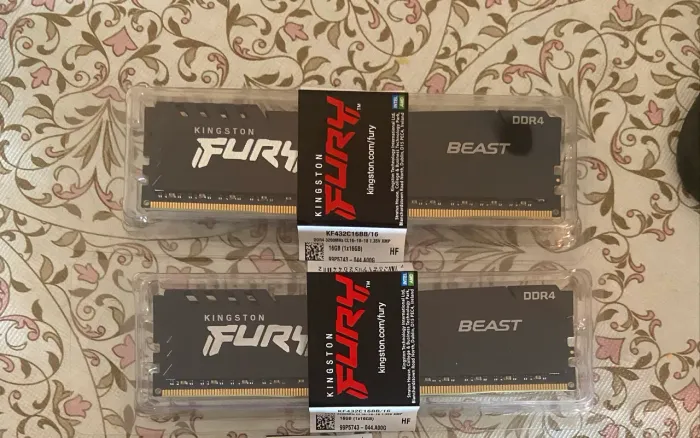 LEIA - 32gb ram DDR4 3200hz (2x16) Lacradas