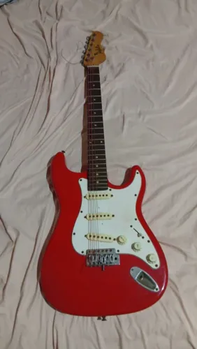 Guitarra Giannini Stratocaster Vermelha (Para Revisão / Regulagem)