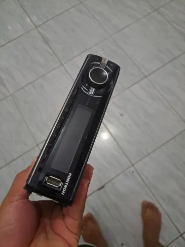 Som positton, pega pen-drive e SD e CD.. 