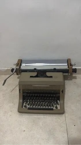 Maquina De Escrever Olivetti Linea Olivetti Linea 88, Funcionando, Impecável