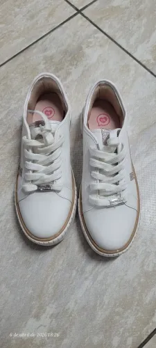 Tênis feminino molequinha