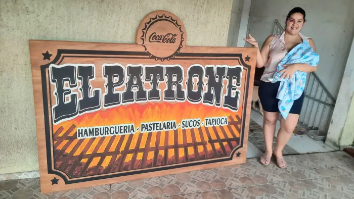 Placas entalhadas artesanalmente 