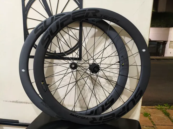 Roda superteam carbono 50mm tubeless 700c speed