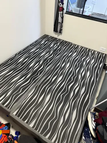 Vende-se base de cama queen