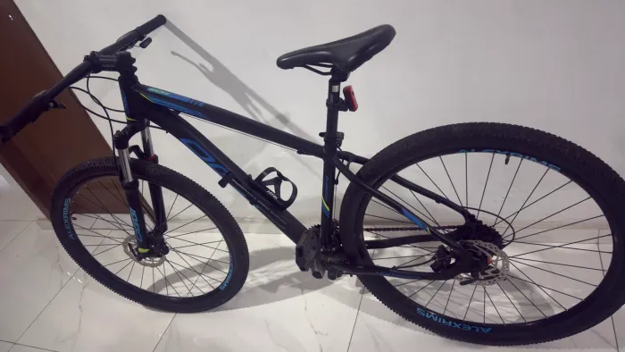 Bicicleta OGGI Hacker HDS Aro 29 - 24v Shimano (Freio Hidráulico)