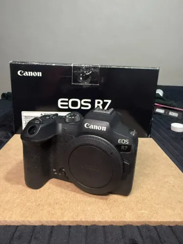 Canon R7