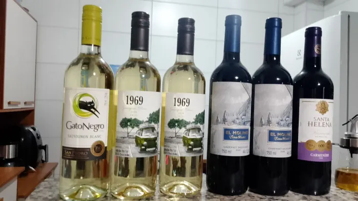 Vinho pra vender cada uma 80$