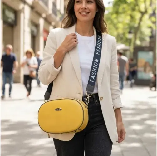 Kit 2 bolsa transversal feminina juvenil fashion amarela com alça preta média e pequena