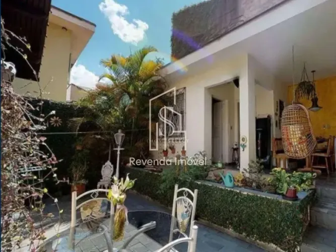 Perdizes - Casa Residencial de 254m² com 5 dormitórios, 3 suítes, edícula e 3 vagas.
