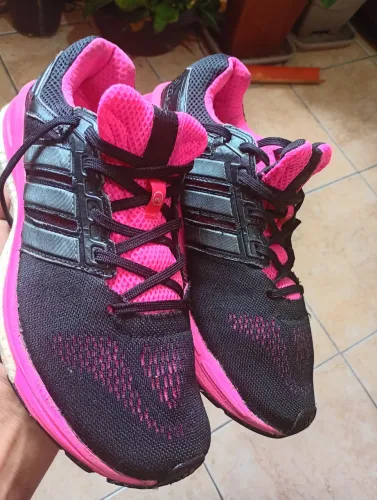 Tênis Adidas supernova boost, tamanho 40, confortável para caminhadas e corridas.