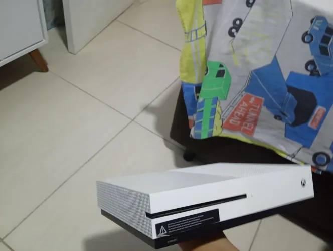 Vende Xbox one s 