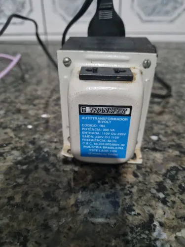 Autotransformador bivolt pequeno